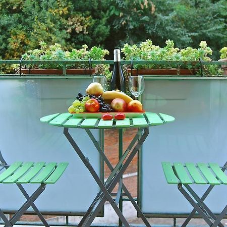 Apartment At Colosseo With Terrace Overlooking The Garden By Lyon Rome Extérieur photo