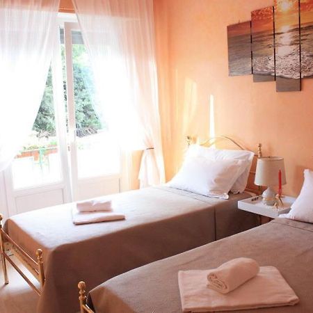 Apartment At Colosseo With Terrace Overlooking The Garden By Lyon Rome Extérieur photo