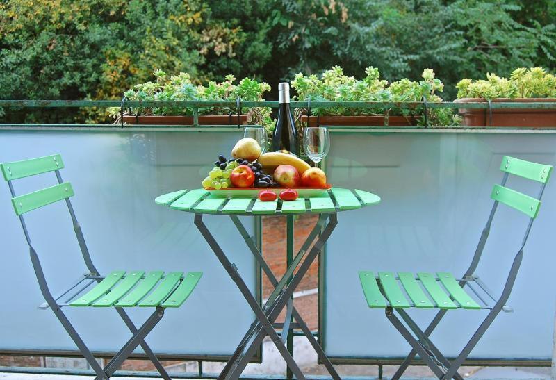 Apartment At Colosseo With Terrace Overlooking The Garden By Lyon Rome Extérieur photo