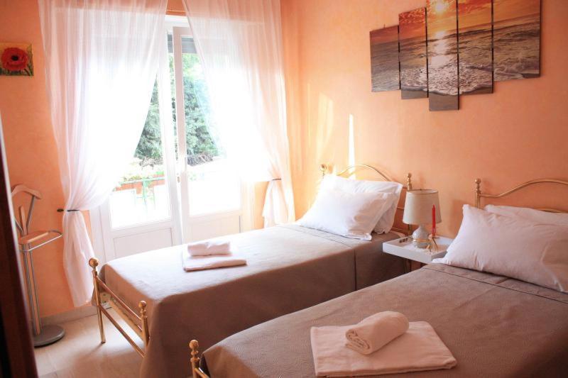 Apartment At Colosseo With Terrace Overlooking The Garden By Lyon Rome Extérieur photo